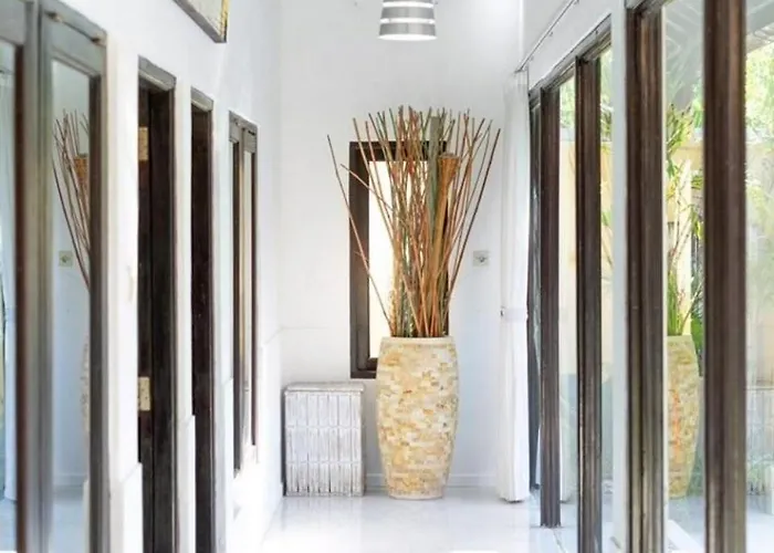 Villa A 2br Private Pool & Kitchen Legian